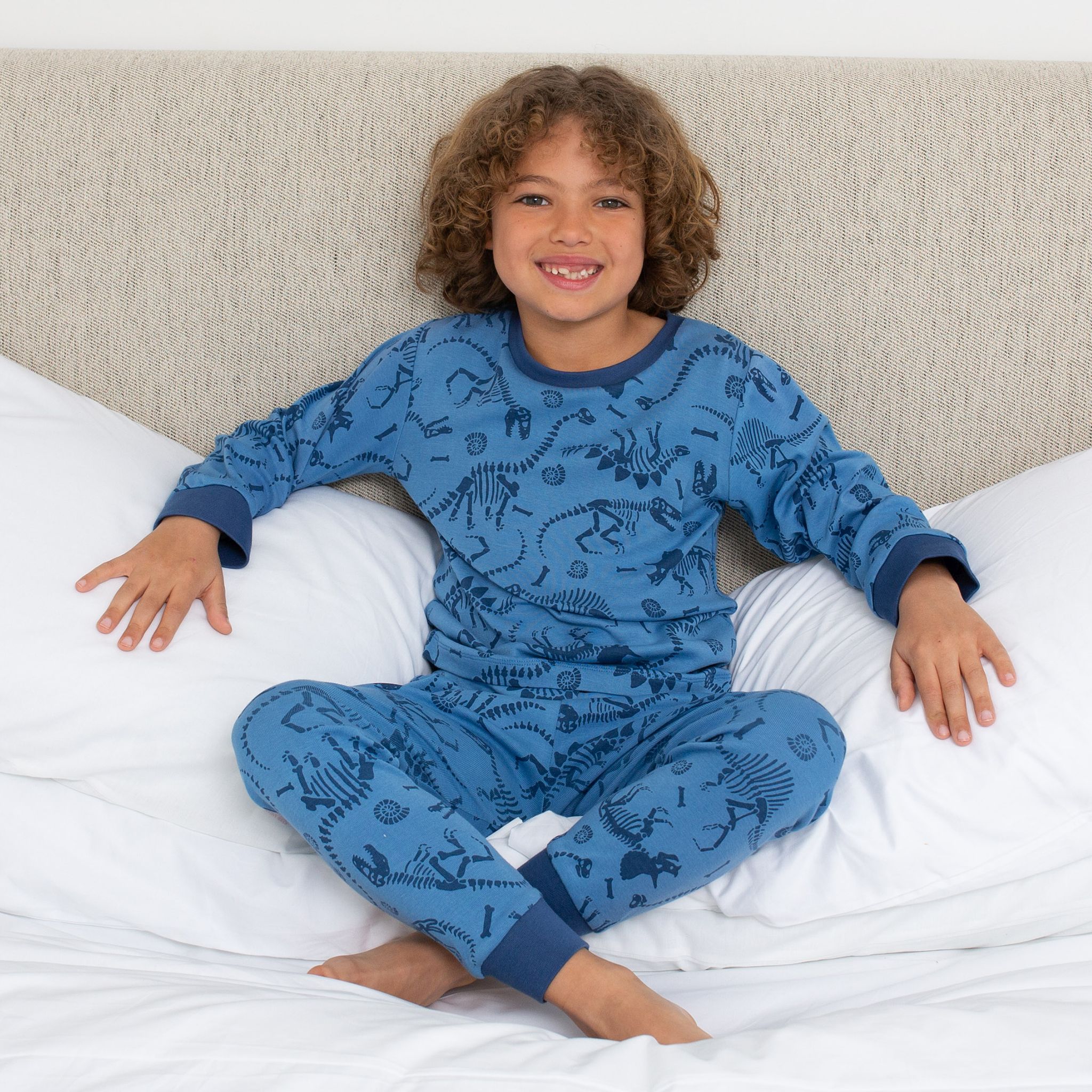 Zweiteiliger Schlafanzug für Kinder mit Dino-Muster