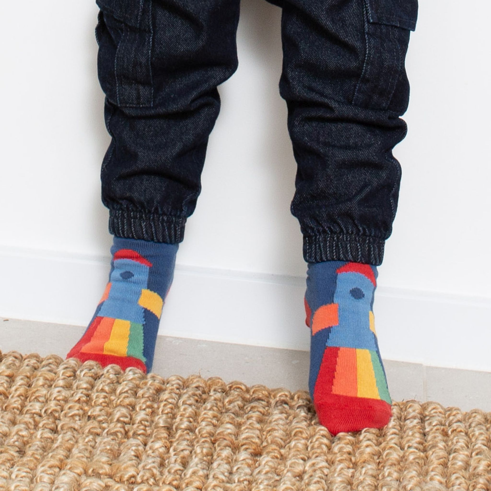 Gemusterte Kinder-Socken im 3er-Pack mit Regenbogen-Rakete